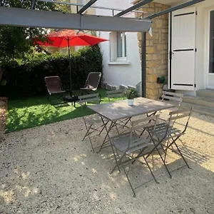 La Perle De Provence, Neuf En Rez De Jardin Clos, Au Calme, Clim, Salle D'eau Dans Chaque Chambre, A 900m Du Centre De Appartement